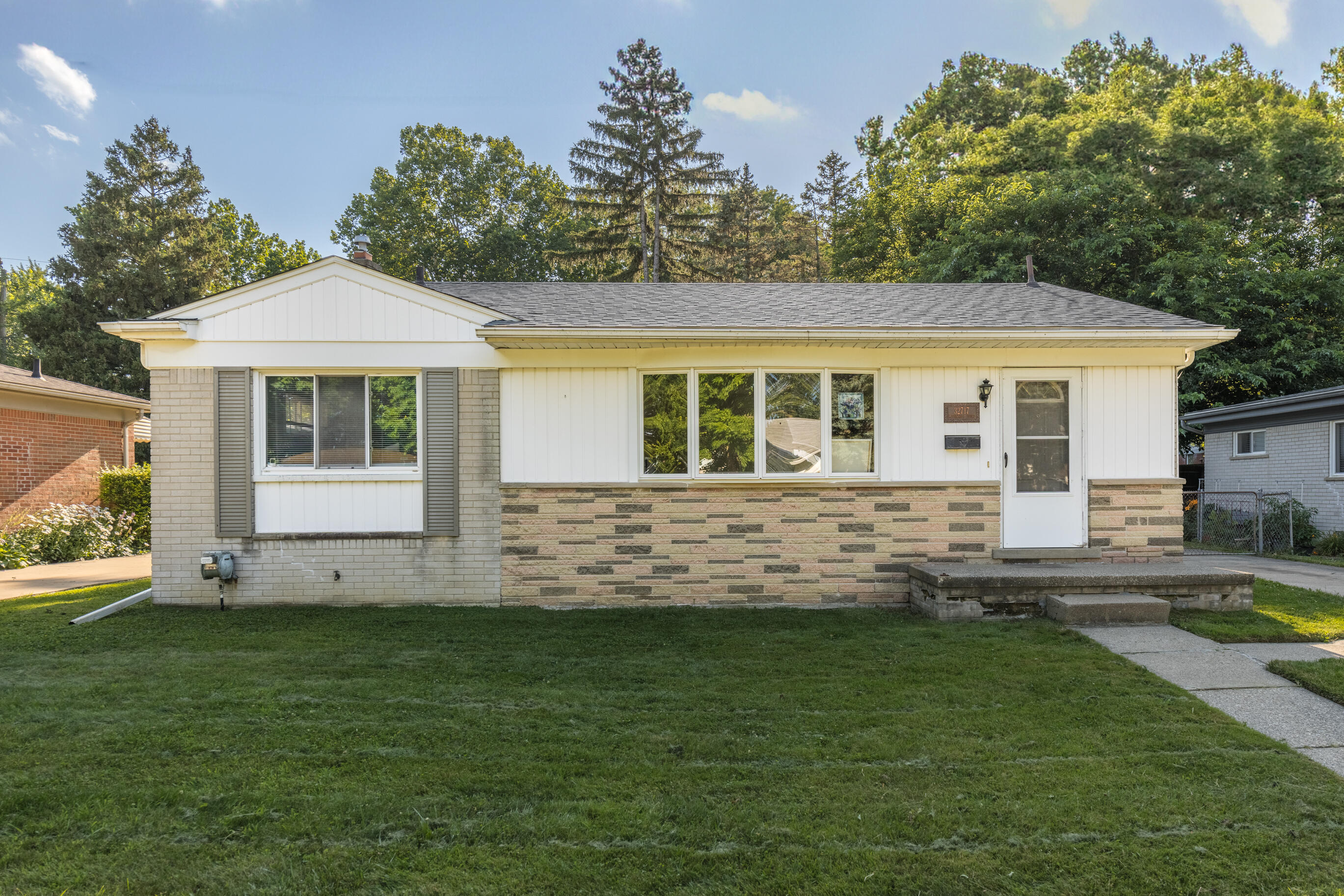 Mcconnell Ct, Warren, MI 48092