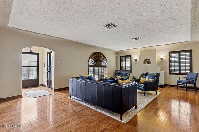 Living Room | Image 10