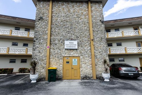 apt-106-5161 W Oakland Park Blvd, Lauderdale Lakes, FL, 33313-1548 | Card Image