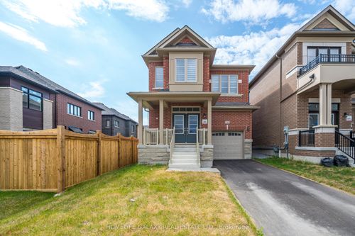 29 Bromfield St, Whitby, ON, L1P0P8 | Card Image
