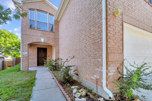 1946 Courtside Dr, Grand Prairie, TX, 75051-7438 | Card Image