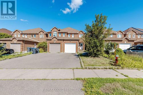 12 Mccleave Cres, Townhouse with 4 bedrooms, 3 bathrooms and 3 parking in Brampton ON | Card Image