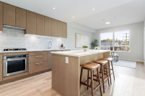 312-110 E 17th St, North Vancouver, BC, V7L0K4 | Card Image