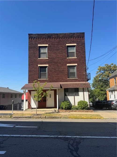 226-228 S Washington St, Butler, PA, 16001-5700 | Card Image