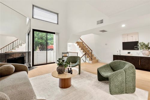 unit-15-6540 Hayvenhurst Ave, Lake Balboa, CA, 91406-5775 | Card Image