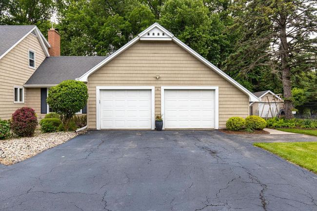 11 Meadowbrook Court, House other with 5 bedrooms, 5 bathrooms and null parking in GRAND CHUTE WI | Image 48