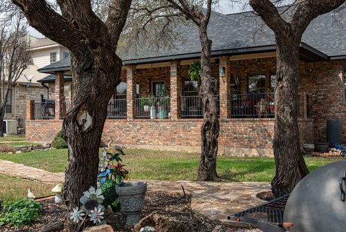 105 Wallace Riddell Dr, Burnet, TX, 78611-3532 | Card Image