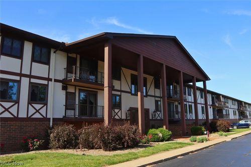 4849 Grace Rd, North Olmsted, OH, 44070-3768 | Card Image