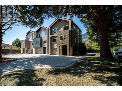 1108 Magee St, Squamish, BC, V8B0E8 | Card Image