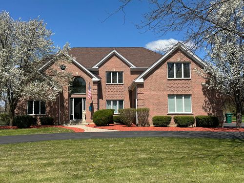 69 Falcon Dr, Hawthorn Woods, IL, 60047-7560 | Card Image