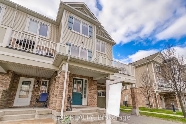 979 Nadalin Hts, House attached with 4 bedrooms, 2 bathrooms and 1 parking in Milton ON | Image 4