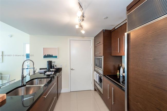 APT-4213 - 475 Brickell Ave, Condo with 2 bedrooms, 2 bathrooms and null parking in Miami FL | Image 7