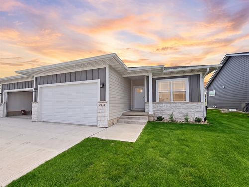 2935 Lake Hill Drive Drive, Des Moines, IA, 50320 | Card Image