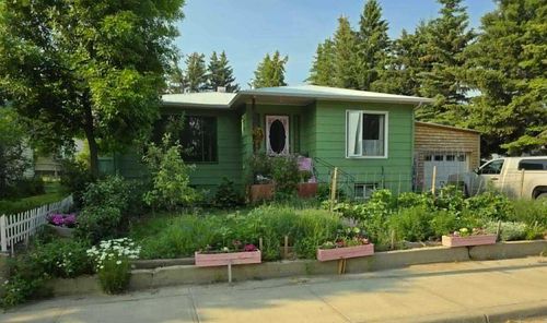 221 Center Avenue Ne, Milk River, AB, T0K1M0 | Card Image
