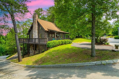 664 Kings Hills Blvd, Pigeon Forge, TN, 37863-5208 | Card Image