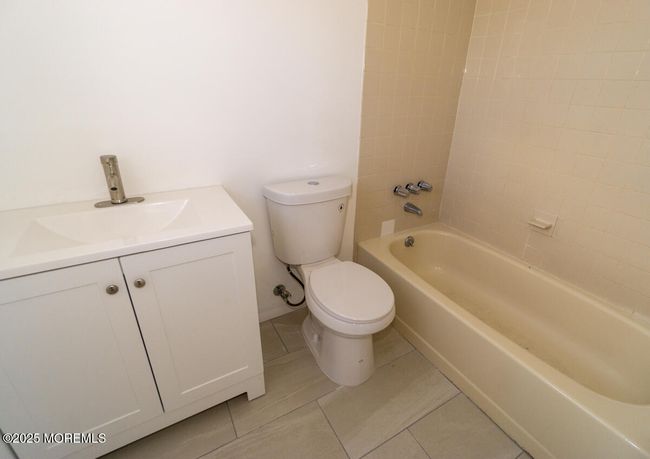 J63 - 60 County Rd, Condo with 2 bedrooms, 3 bathrooms and null parking in Cliffwood NJ | Image 16