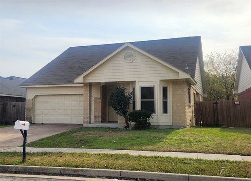 802 Headwater Dr, Arlington, TX, 76015-3665 | Card Image