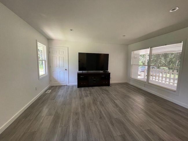 Living Room | Image 12