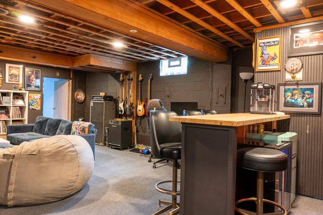 Bar / Extra Living Room | Image 21
