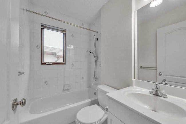 121 Patterson Mount Sw, House other with 5 bedrooms, 4 bathrooms and 4 parking in Calgary AB | Image 18