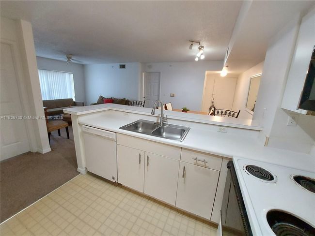 APT-125 - 2640 S University Dr, Condo with 2 bedrooms, 2 bathrooms and null parking in Davie FL | Image 18