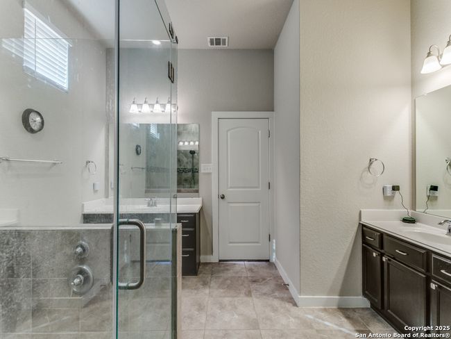 15729 La Subida Trl, House other with 3 bedrooms, 3 bathrooms and null parking in Helotes TX | Image 19