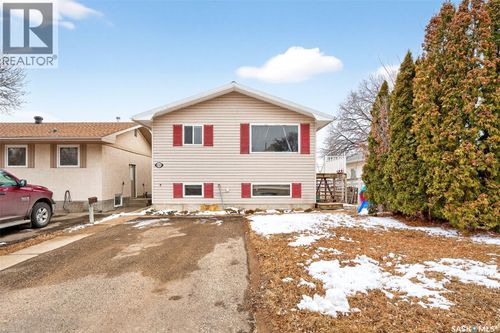 1123 Athabasca St W, Moose Jaw, SK, S6H2E8 | Card Image