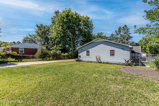105 Queens Rd, House other with 3 bedrooms, 1 bathrooms and null parking in Jacksonville NC | Image 50