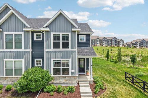 201 N Division St, WAUNAKEE, WI, 53597-2015 | Card Image