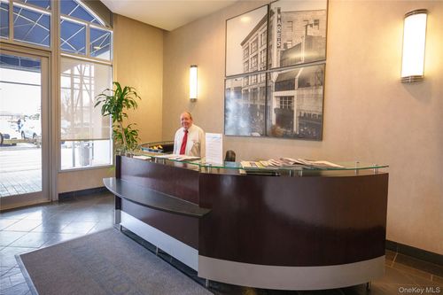 ph1-25 Leroy Pl, New Rochelle, NY, 10805-2859 | Card Image