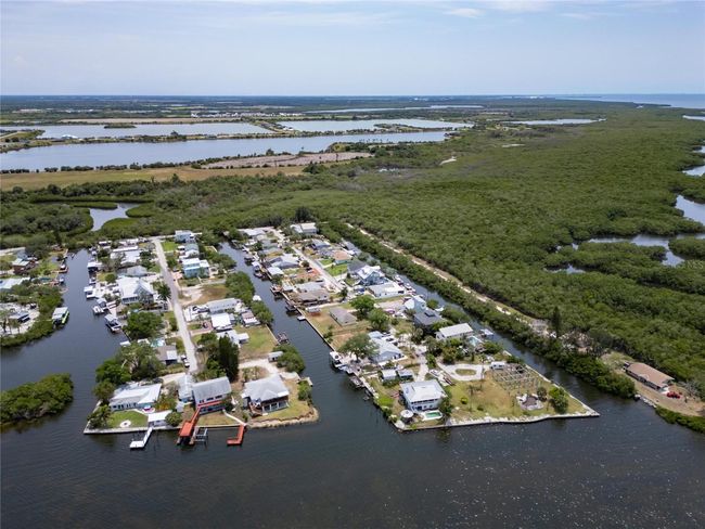 832 Seabreeze Dr, House other with 3 bedrooms, 2 bathrooms and null parking in RUSKIN FL | Image 80