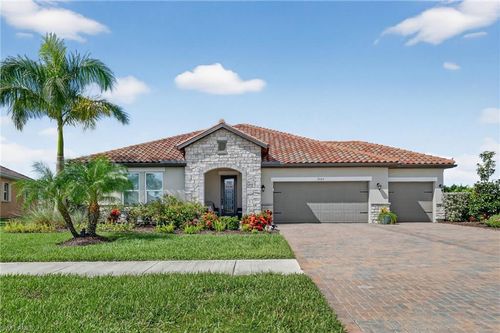 2082 Grove Dr, NAPLES, FL, 34120-7574 | Card Image