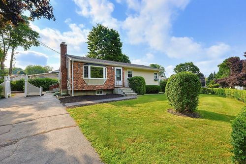 7 Hemlock Dr, Medway, MA, 02053-2317 | Card Image
