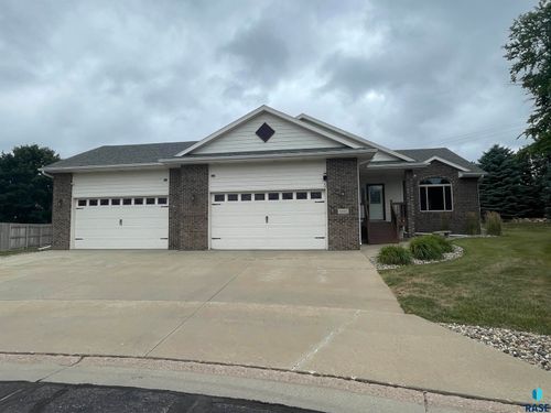 5205 S Summerfield Pl Place, Sioux Falls, SD, 57108-2305 | Card Image