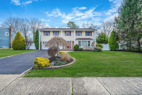 151 Wedgewood Dr, Hauppauge, NY, 11788-3417 | Card Image