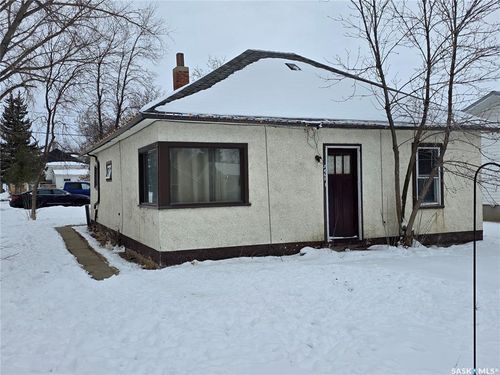 5460 Kings Ave, Gull Lake, SK, S0N1A0 | Card Image