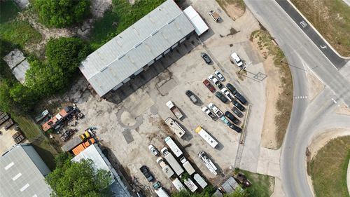 5225 E Cesar Chavez St, Austin, TX, 78702-5143 | Card Image