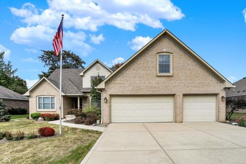 6686 Woodcrest Dr, Avon, IN, 46123-7302 | Card Image