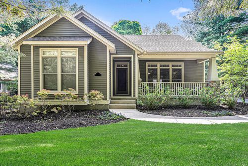 99 Ferry St, Douglas, MI, 49406-5215 | Card Image