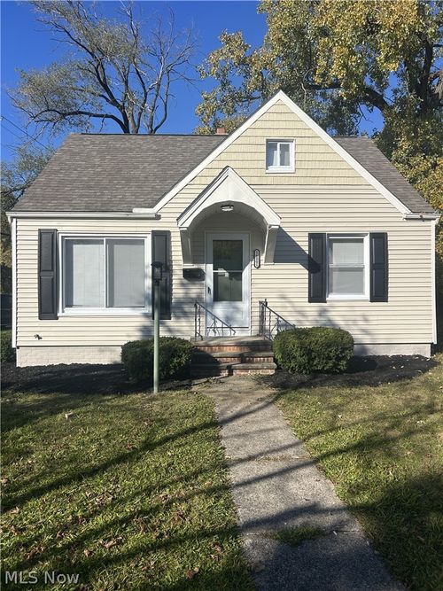 16001 Westview Avenue, Cleveland, OH, 44128 | Card Image