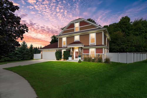 914 Durango Dr, Hartford, WI, 53027-2004 | Card Image