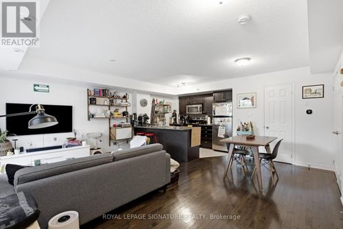 th135-5 Elsie Lane, Toronto (Dovercourt-Wallace Emerson-Junction), ON, M6P3N3 | Card Image