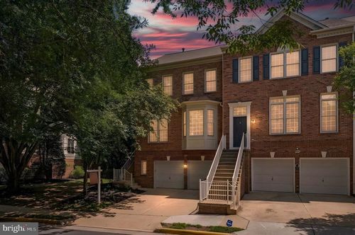 9546 Lagersfield Cir, VIENNA, VA, 22181-6174 | Card Image