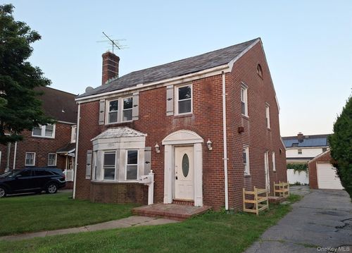 79 Elmwood Ave, Hempstead, NY, 11550-6508 | Card Image