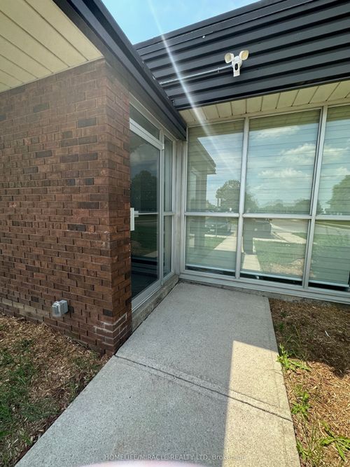 30-b-2762 Slough Street, Mississauga, ON, L4T1G3 | Card Image