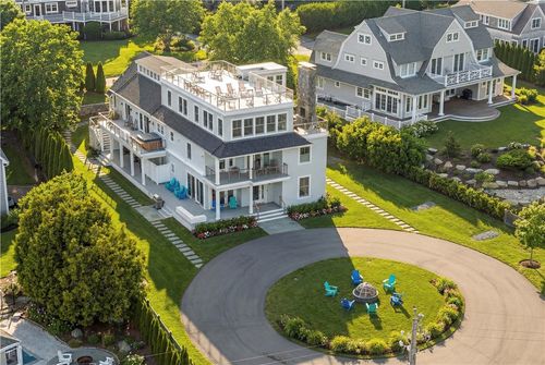 592 Tuckerman Ave, Middletown, RI, 02842-6061 | Card Image