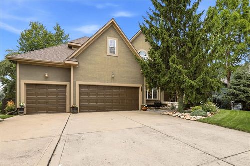 23536 W 73rd Ter, Shawnee, KS, 66227-5509 | Card Image