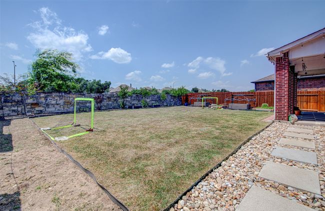 Full Size BackYard with Garden Beds Ready. | Image 28
