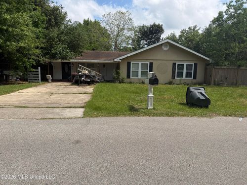 205 Pine St, Waveland, MS, 39576-3921 | Card Image
