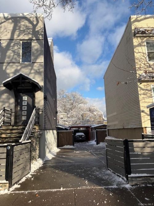 7161 70th St, Glendale, NY, 11385-7245 | Card Image